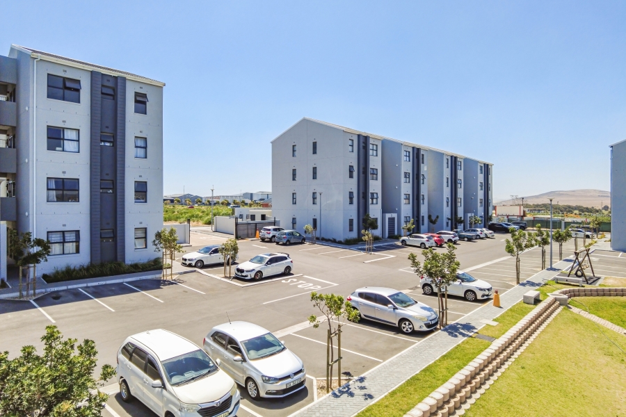 1 Bedroom Property for Sale in Parklands Western Cape